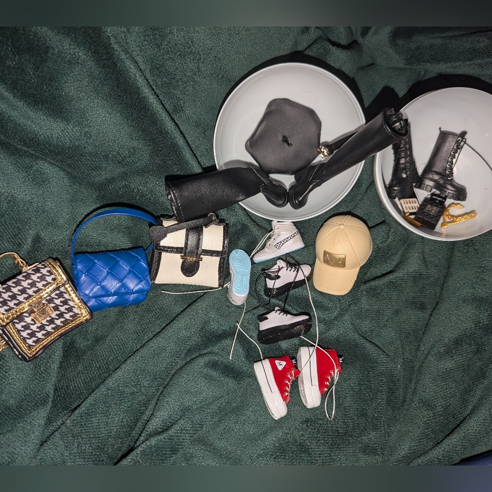 Mini brands fashion items LOT